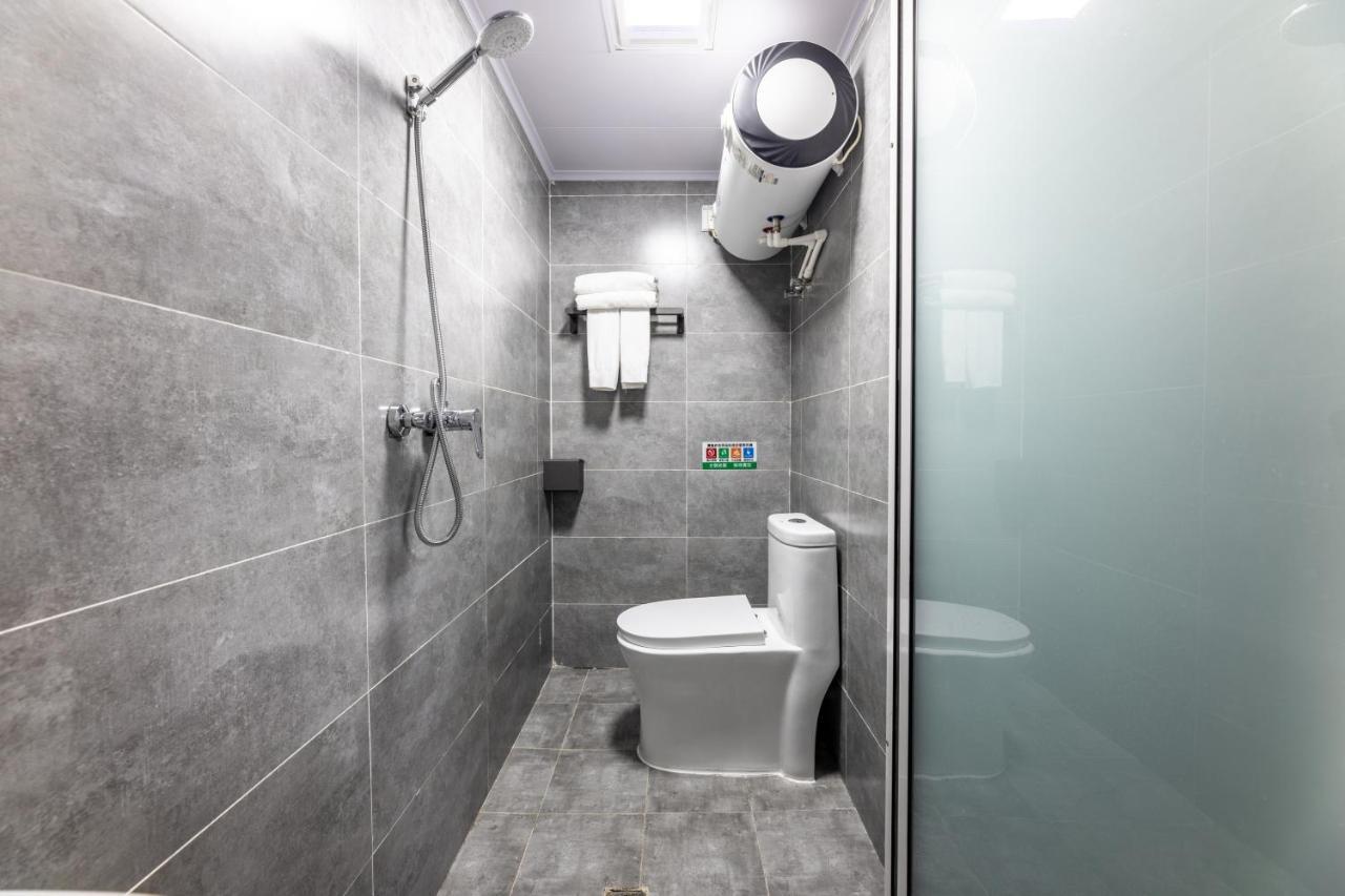 Happy Dragon Hotel -- Nearby Tiananmen Square & Forbidden City & Wangfujing Street & Line 5,6,8 Subway Nearby & Free Coffee & Free Laundry & Fluent English Speaking & Tourist Attractions Ticket Service & Free Wifi Unlimited For Western Software Peking Kültér fotó