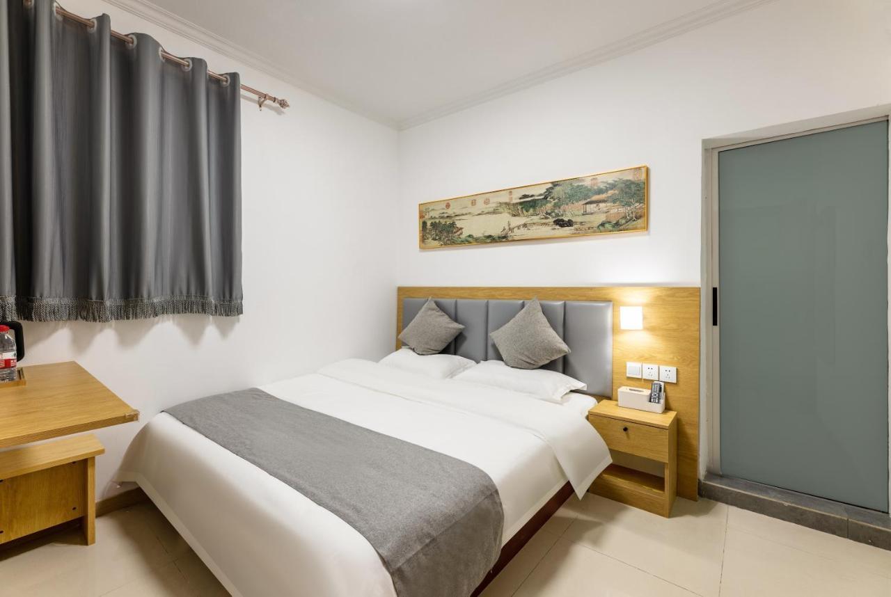 Happy Dragon Hotel -- Nearby Tiananmen Square & Forbidden City & Wangfujing Street & Line 5,6,8 Subway Nearby & Free Coffee & Free Laundry & Fluent English Speaking & Tourist Attractions Ticket Service & Free Wifi Unlimited For Western Software Peking Kültér fotó