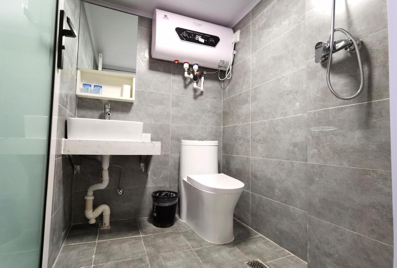 Happy Dragon Hotel -- Nearby Tiananmen Square & Forbidden City & Wangfujing Street & Line 5,6,8 Subway Nearby & Free Coffee & Free Laundry & Fluent English Speaking & Tourist Attractions Ticket Service & Free Wifi Unlimited For Western Software Peking Kültér fotó