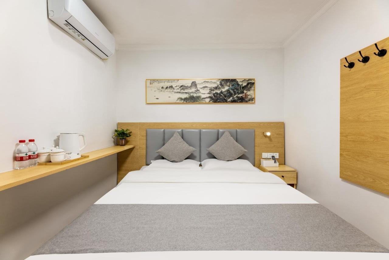 Happy Dragon Hotel -- Nearby Tiananmen Square & Forbidden City & Wangfujing Street & Line 5,6,8 Subway Nearby & Free Coffee & Free Laundry & Fluent English Speaking & Tourist Attractions Ticket Service & Free Wifi Unlimited For Western Software Peking Kültér fotó