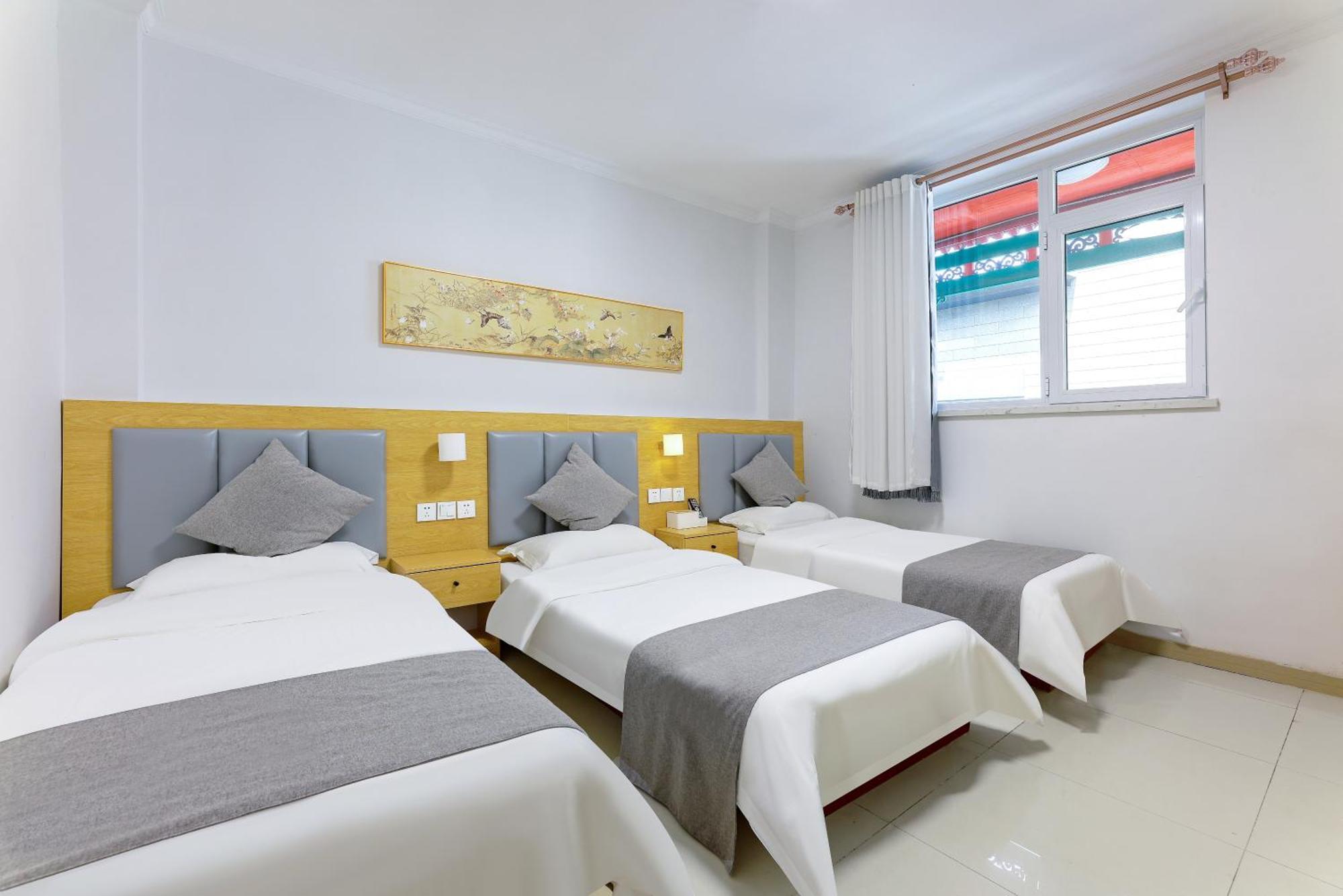 Happy Dragon Hotel -- Nearby Tiananmen Square & Forbidden City & Wangfujing Street & Line 5,6,8 Subway Nearby & Free Coffee & Free Laundry & Fluent English Speaking & Tourist Attractions Ticket Service & Free Wifi Unlimited For Western Software Peking Kültér fotó