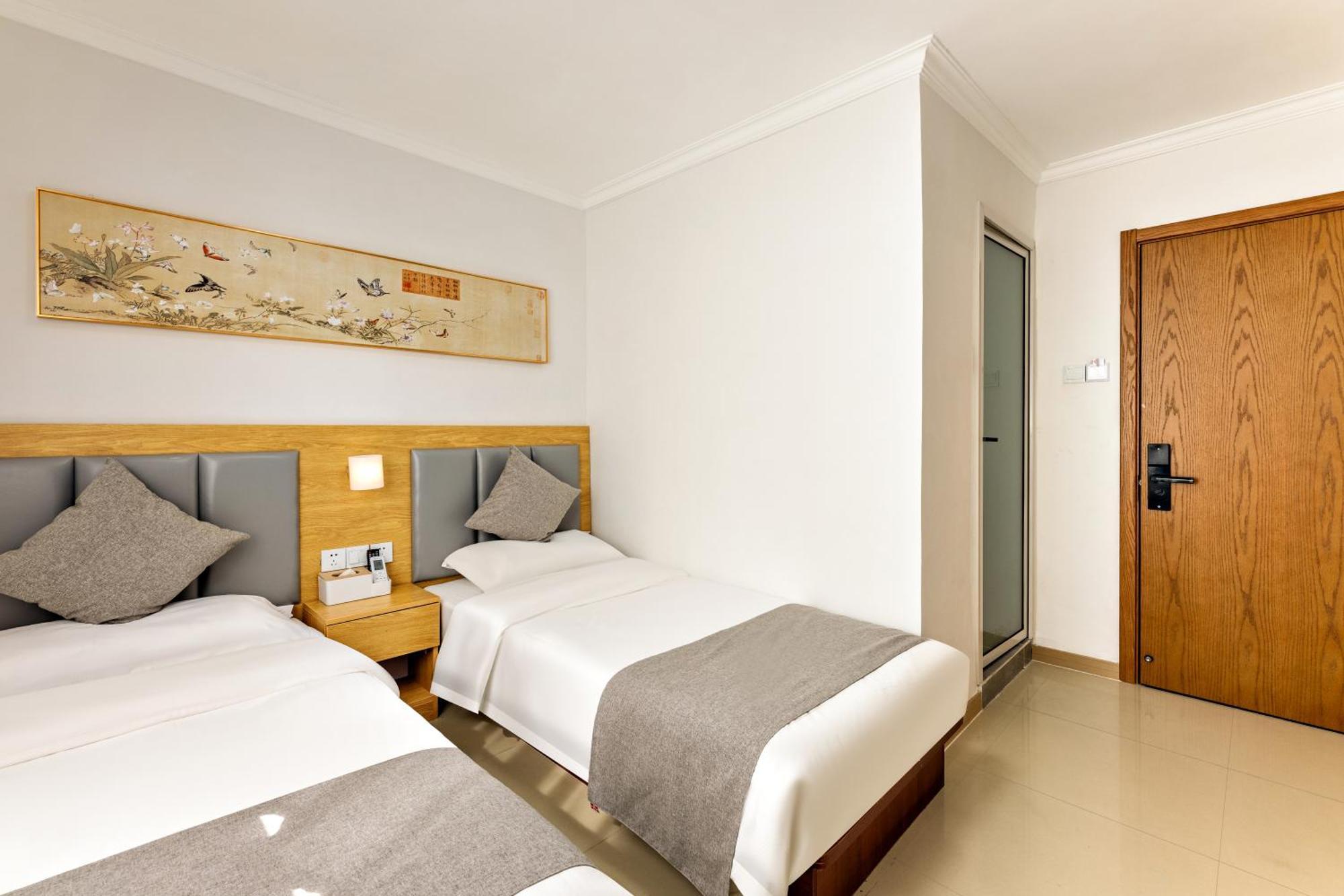 Happy Dragon Hotel -- Nearby Tiananmen Square & Forbidden City & Wangfujing Street & Line 5,6,8 Subway Nearby & Free Coffee & Free Laundry & Fluent English Speaking & Tourist Attractions Ticket Service & Free Wifi Unlimited For Western Software Peking Kültér fotó