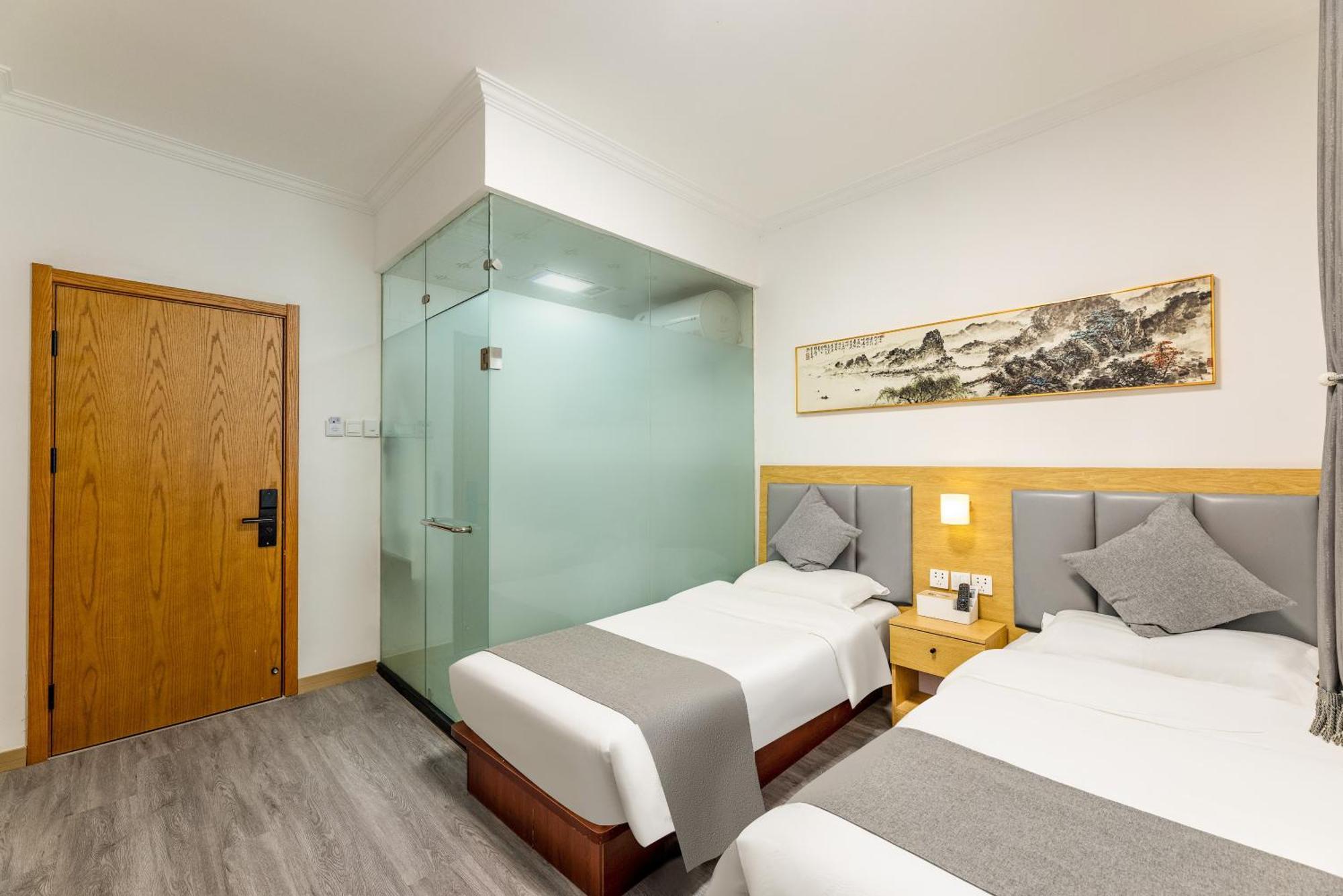 Happy Dragon Hotel -- Nearby Tiananmen Square & Forbidden City & Wangfujing Street & Line 5,6,8 Subway Nearby & Free Coffee & Free Laundry & Fluent English Speaking & Tourist Attractions Ticket Service & Free Wifi Unlimited For Western Software Peking Kültér fotó