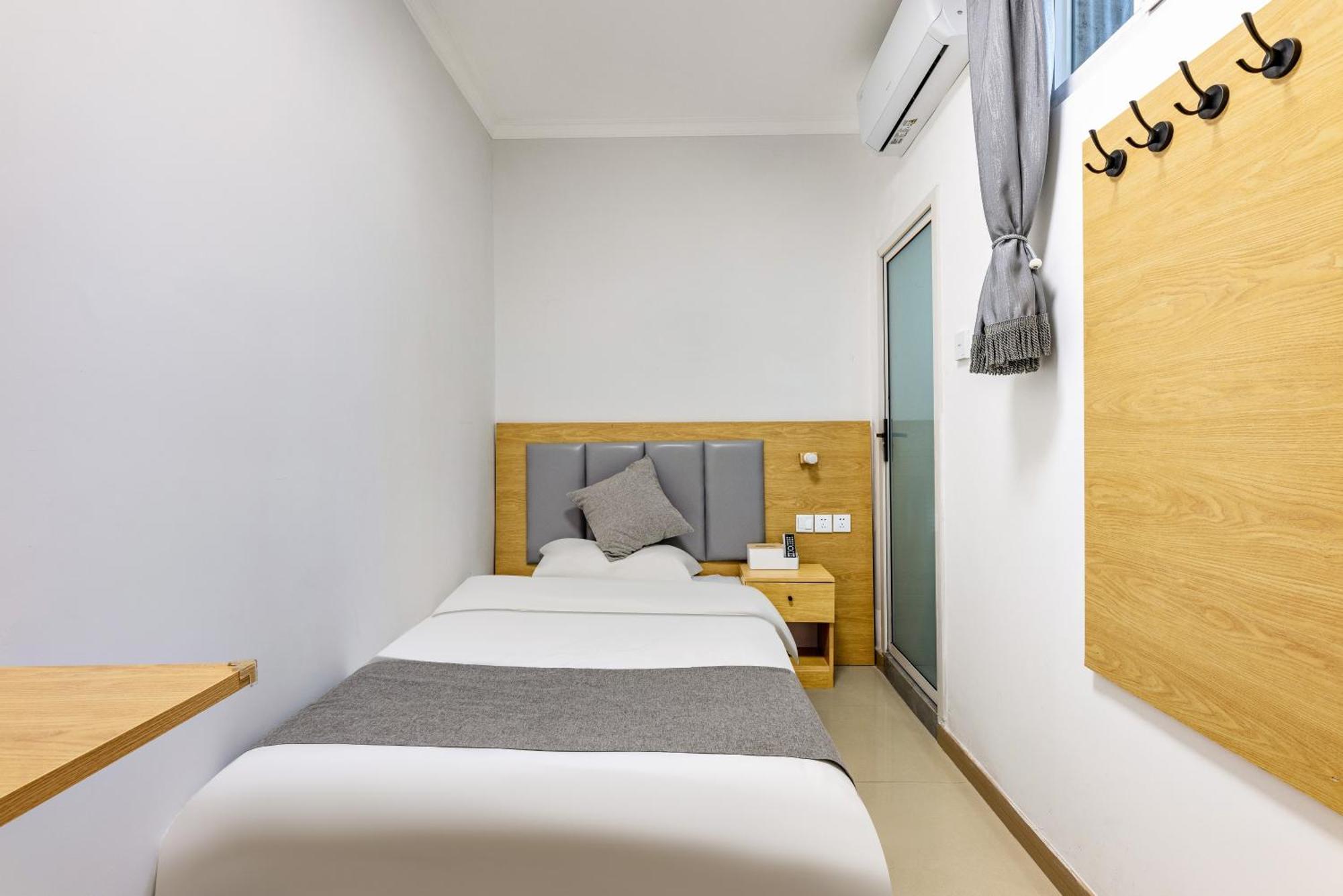 Happy Dragon Hotel -- Nearby Tiananmen Square & Forbidden City & Wangfujing Street & Line 5,6,8 Subway Nearby & Free Coffee & Free Laundry & Fluent English Speaking & Tourist Attractions Ticket Service & Free Wifi Unlimited For Western Software Peking Kültér fotó