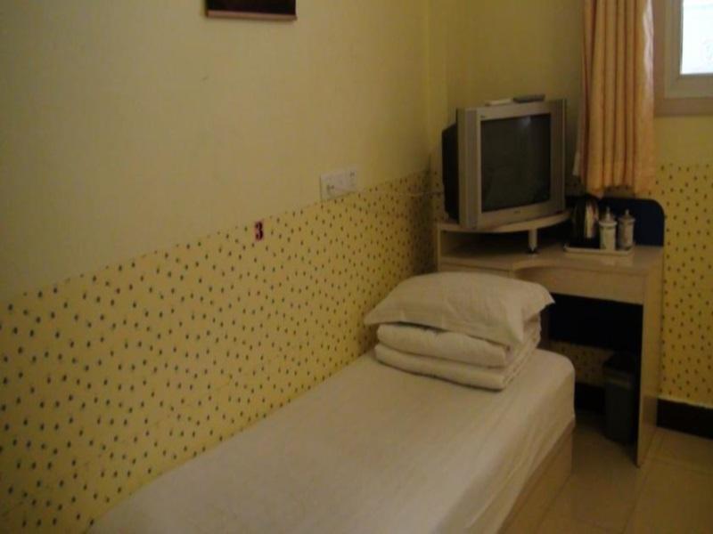 Happy Dragon Hotel -- Nearby Tiananmen Square & Forbidden City & Wangfujing Street & Line 5,6,8 Subway Nearby & Free Coffee & Free Laundry & Fluent English Speaking & Tourist Attractions Ticket Service & Free Wifi Unlimited For Western Software Peking Kültér fotó