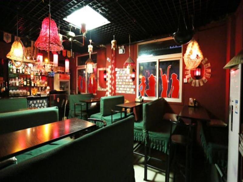 Happy Dragon Hotel -- Nearby Tiananmen Square & Forbidden City & Wangfujing Street & Line 5,6,8 Subway Nearby & Free Coffee & Free Laundry & Fluent English Speaking & Tourist Attractions Ticket Service & Free Wifi Unlimited For Western Software Peking Kültér fotó