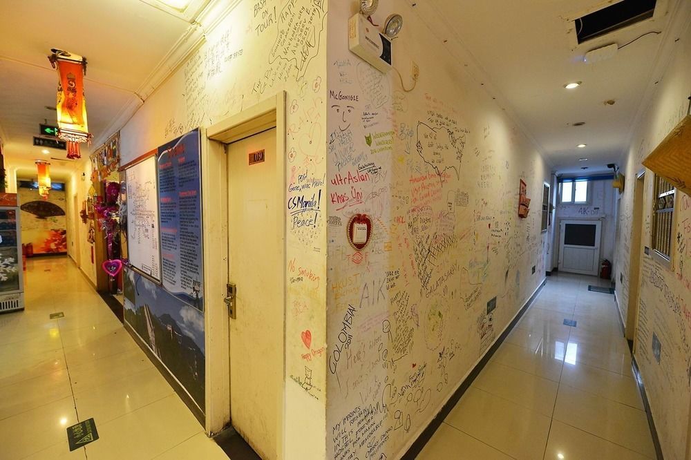 Happy Dragon Hotel -- Nearby Tiananmen Square & Forbidden City & Wangfujing Street & Line 5,6,8 Subway Nearby & Free Coffee & Free Laundry & Fluent English Speaking & Tourist Attractions Ticket Service & Free Wifi Unlimited For Western Software Peking Kültér fotó