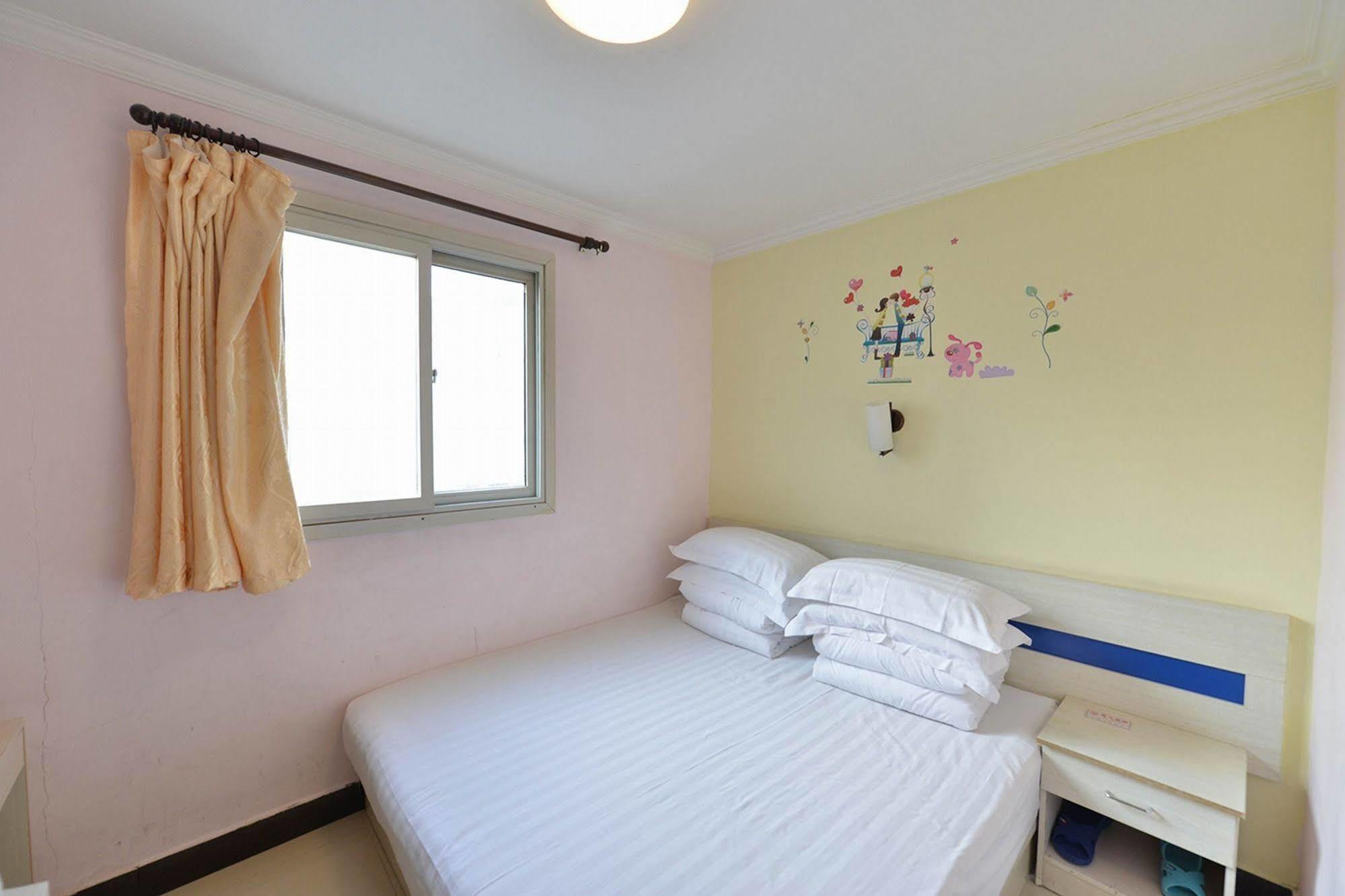 Happy Dragon Hotel -- Nearby Tiananmen Square & Forbidden City & Wangfujing Street & Line 5,6,8 Subway Nearby & Free Coffee & Free Laundry & Fluent English Speaking & Tourist Attractions Ticket Service & Free Wifi Unlimited For Western Software Peking Kültér fotó