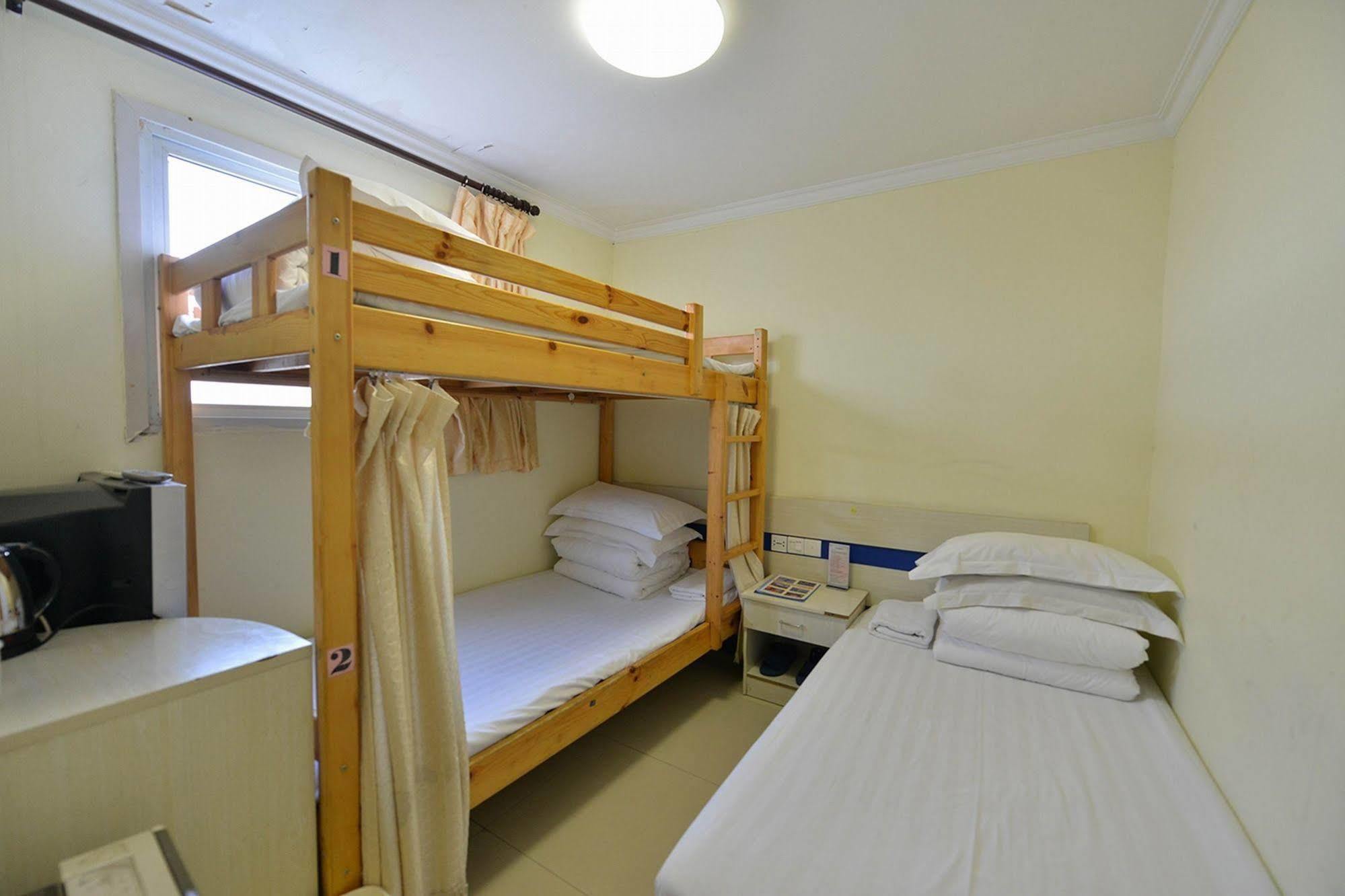 Happy Dragon Hotel -- Nearby Tiananmen Square & Forbidden City & Wangfujing Street & Line 5,6,8 Subway Nearby & Free Coffee & Free Laundry & Fluent English Speaking & Tourist Attractions Ticket Service & Free Wifi Unlimited For Western Software Peking Kültér fotó