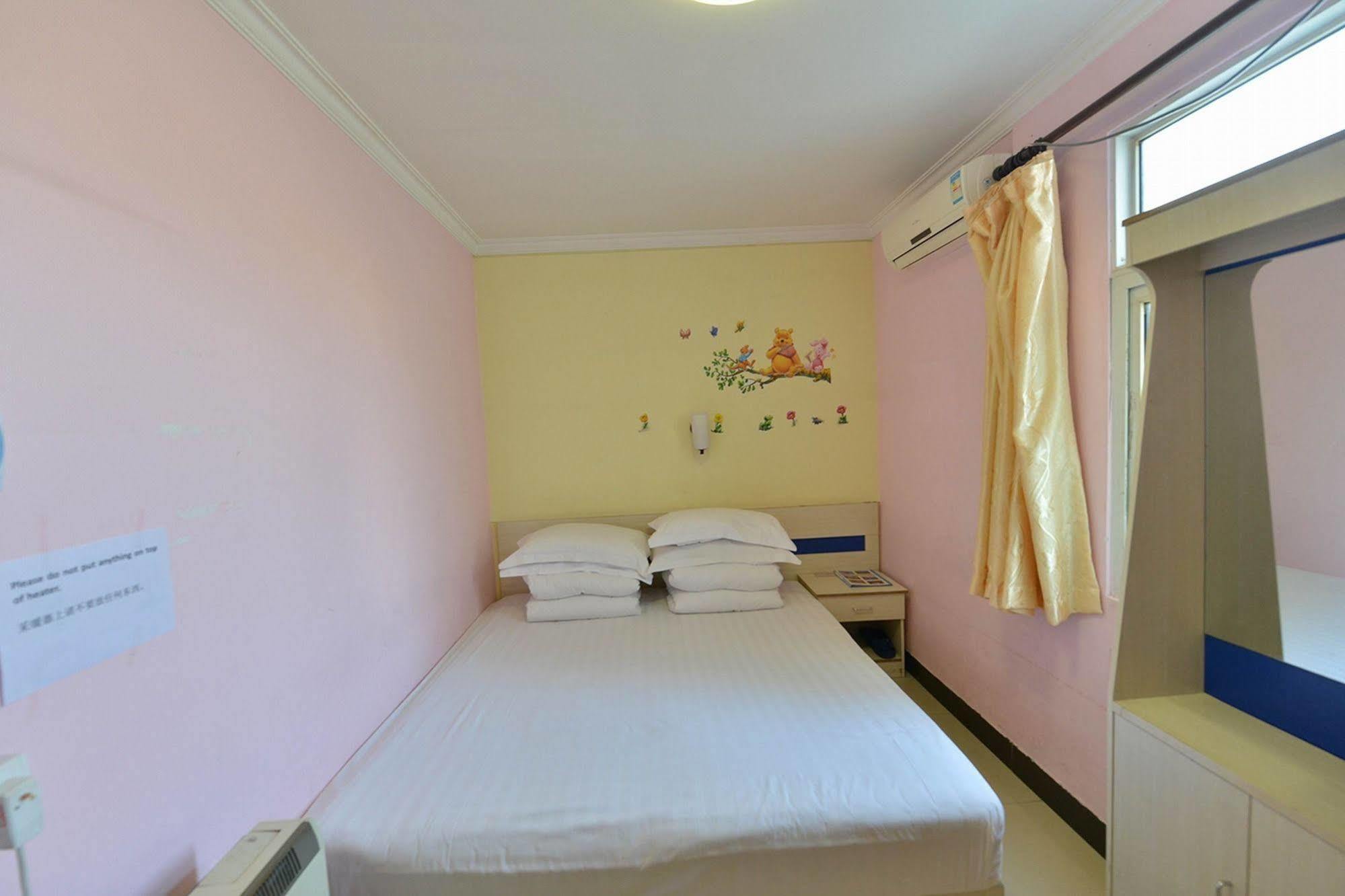 Happy Dragon Hotel -- Nearby Tiananmen Square & Forbidden City & Wangfujing Street & Line 5,6,8 Subway Nearby & Free Coffee & Free Laundry & Fluent English Speaking & Tourist Attractions Ticket Service & Free Wifi Unlimited For Western Software Peking Kültér fotó