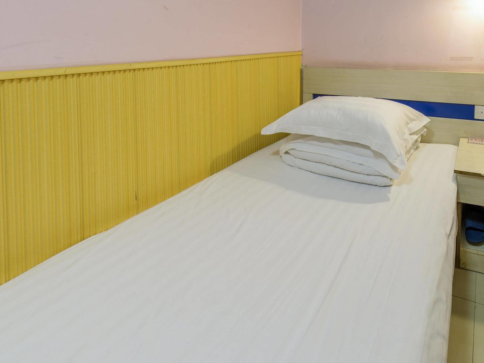 Happy Dragon Hotel -- Nearby Tiananmen Square & Forbidden City & Wangfujing Street & Line 5,6,8 Subway Nearby & Free Coffee & Free Laundry & Fluent English Speaking & Tourist Attractions Ticket Service & Free Wifi Unlimited For Western Software Peking Kültér fotó