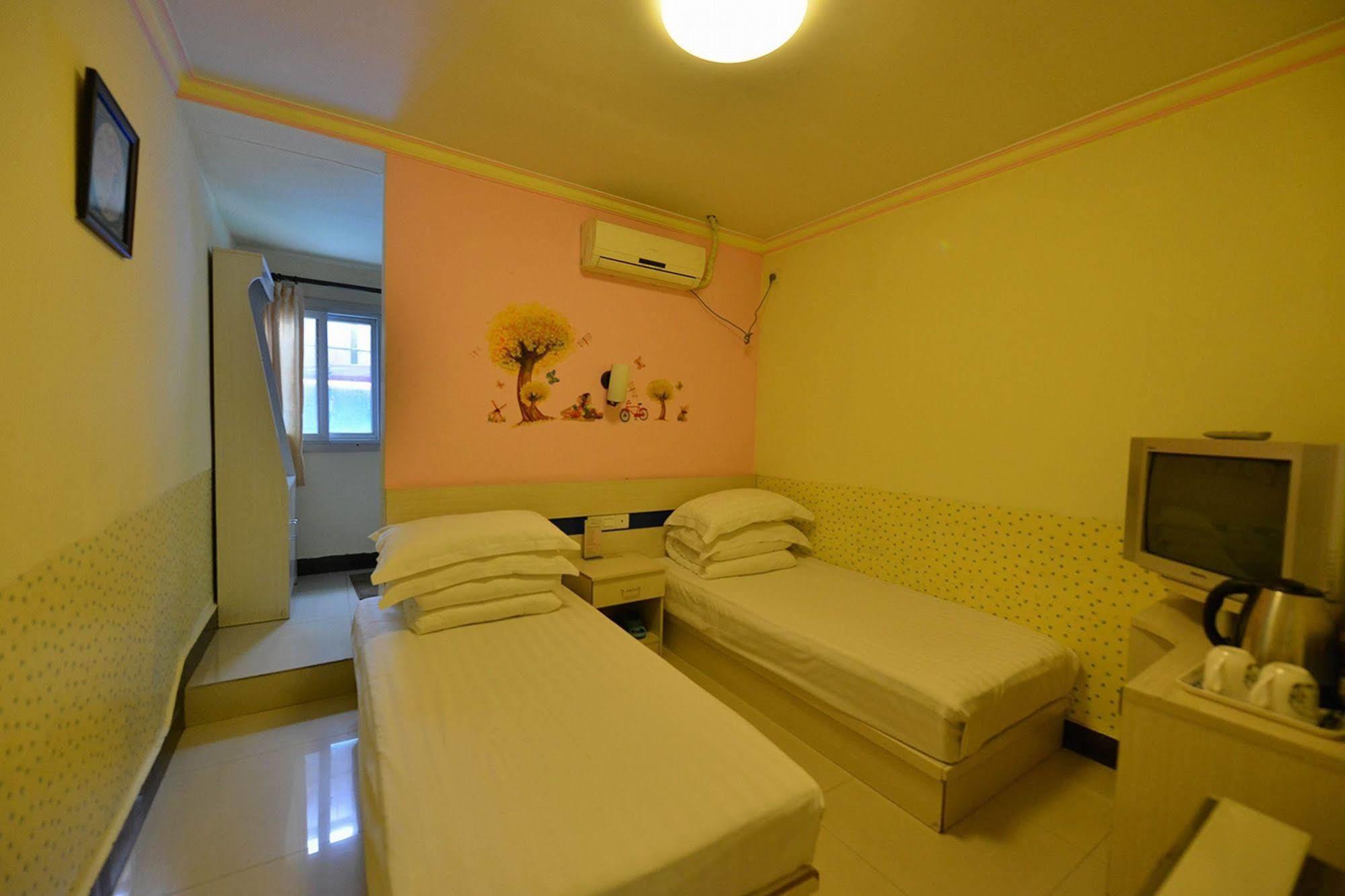 Happy Dragon Hotel -- Nearby Tiananmen Square & Forbidden City & Wangfujing Street & Line 5,6,8 Subway Nearby & Free Coffee & Free Laundry & Fluent English Speaking & Tourist Attractions Ticket Service & Free Wifi Unlimited For Western Software Peking Kültér fotó